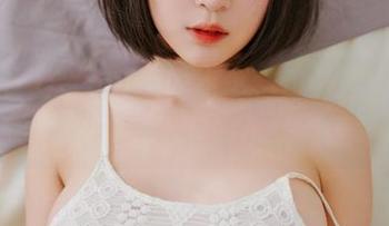 Kang Inkyung的高清特供，照得还真像个圣诞树下的小精灵。